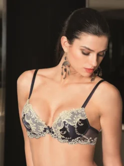 Gefütterter Seiden BH SPLENDEUR SOIE Von Lise Charmel 31 Gefütterter Seiden BH SPLENDEUR SOIE Von Lise Charmel -Feine Unterwaesche Geschaft bh gefuettert seide acc8580c marine 5197 splendeur soie lise charmel 3 1 1