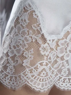 100% Seide Kimono SOIE D´AMOUR Mit Spitze Aubade -Feine Unterwaesche Geschaft kimono seide silber ms65 soie d amour aubade 4 1