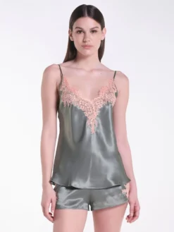 100% Seide Kurzpyjama OLIVE Mit Spitze Von Verdiani 11 100% Seide Kurzpyjama OLIVE Mit Spitze Von Verdiani -Feine Unterwaesche Geschaft kurz pyjama seide olive 4905 verdiani woman