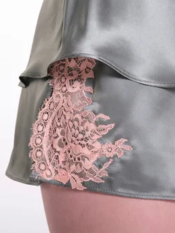 100% Seide Kurzpyjama OLIVE Mit Spitze Von Verdiani 9 100% Seide Kurzpyjama OLIVE Mit Spitze Von Verdiani -Feine Unterwaesche Geschaft kurz pyjama seide olive 4905 verdiani woman 4