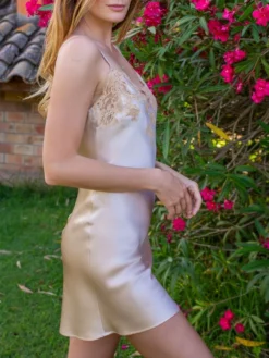 100% Seide Nachthemd MARJOLIE No. 1 Von Marjolaine -Feine Unterwaesche Geschaft nachthemd seide marjolie 3mar0101 sand 1865 marjolaine 6 1