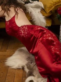 Stretchseide Neglige Lang NINA Mit Spitze Marjolaine -Feine Unterwaesche Geschaft nachtkleid lang cerise rubis nude 4nin3001 marjolaine 6 1 1