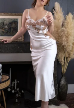 Stretchseide Neglige Lang NINA Mit Spitze Marjolaine -Feine Unterwaesche Geschaft nachtkleid lang nina naturel nude 4nin3001 marjolaine 4 1 1