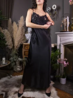 Stretchseide Neglige Lang NINA Mit Spitze Marjolaine -Feine Unterwaesche Geschaft nachtkleid lang nina noir 4nin3001 marjolaine 2 1 1