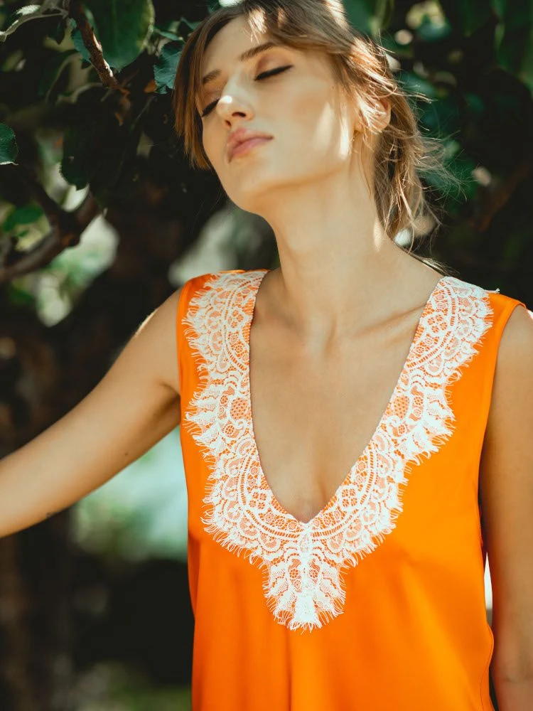 100% Seide Nachthemd LESLIE Mandarine Orange Von Vivis 3 100% Seide Nachthemd LESLIE Mandarine Orange Von Vivis – Bild 3