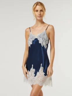 100% Seide Neglige Kurz LILLIAN Von Vivis 13 100% Seide Neglige Kurz LILLIAN Von Vivis -Feine Unterwaesche Geschaft neglige seide lillian v00581 nachtblau vivis 3 5 1