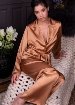 Seidenpyjama SOIE UNIE Von Marjolaine -Feine Unterwaesche Geschaft pyjama damen seide soie unie soi5533 caramell goldbeige marjolaine 3 4 7 1