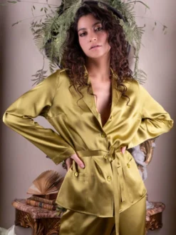 Seidenpyjama SOIE UNIE Von Marjolaine -Feine Unterwaesche Geschaft pyjama damen seide soie unie soi5533 linde goldgruen marjolaine 3 5 7 1