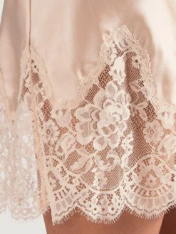 100% Seide Baby-Doll SOIE D´AMOUR Mit Spitze Aubade -Feine Unterwaesche Geschaft seide baby doll ms42 goldsand 5 soie d amour aubade 1