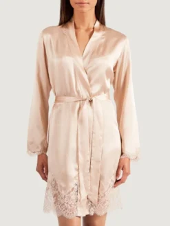 100% Seide Kimono SOIE D´AMOUR Mit Spitze Aubade -Feine Unterwaesche Geschaft seide morgenmantel ms65 goldsand 4 soie d amour aubade 1