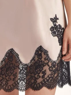 100% Seide Negligé TOI MON AMOUR Klassische Farben Von Aubade 33 100% Seide Negligé TOI MON AMOUR Klassische Farben Von Aubade -Feine Unterwaesche Geschaft seide neglige qs40 sonate altrosa schwarz 5 toi moi amour aubade 4 1 1