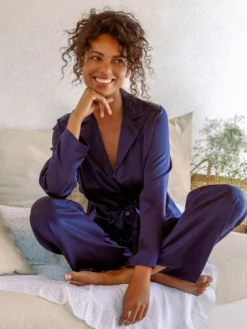 Seidenpyjama SOIE UNIE Von Marjolaine -Feine Unterwaesche Geschaft seidenpyjama dunkelblau 3soi5533 0036 marjolaine 4 11 1