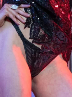 Pailletten String ETIENNE Von RCrescentini Notre Dame -Feine Unterwaesche Geschaft string etienne pailletten schwarz notredame rcrescentini 3